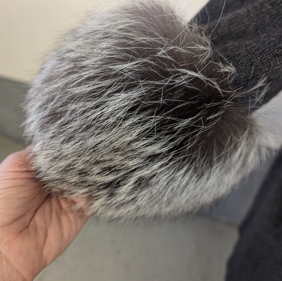 TSE Sweater Gray Wool  Natural Fox  Cuff Single Top Button  L NWT - Picture 3 of 8